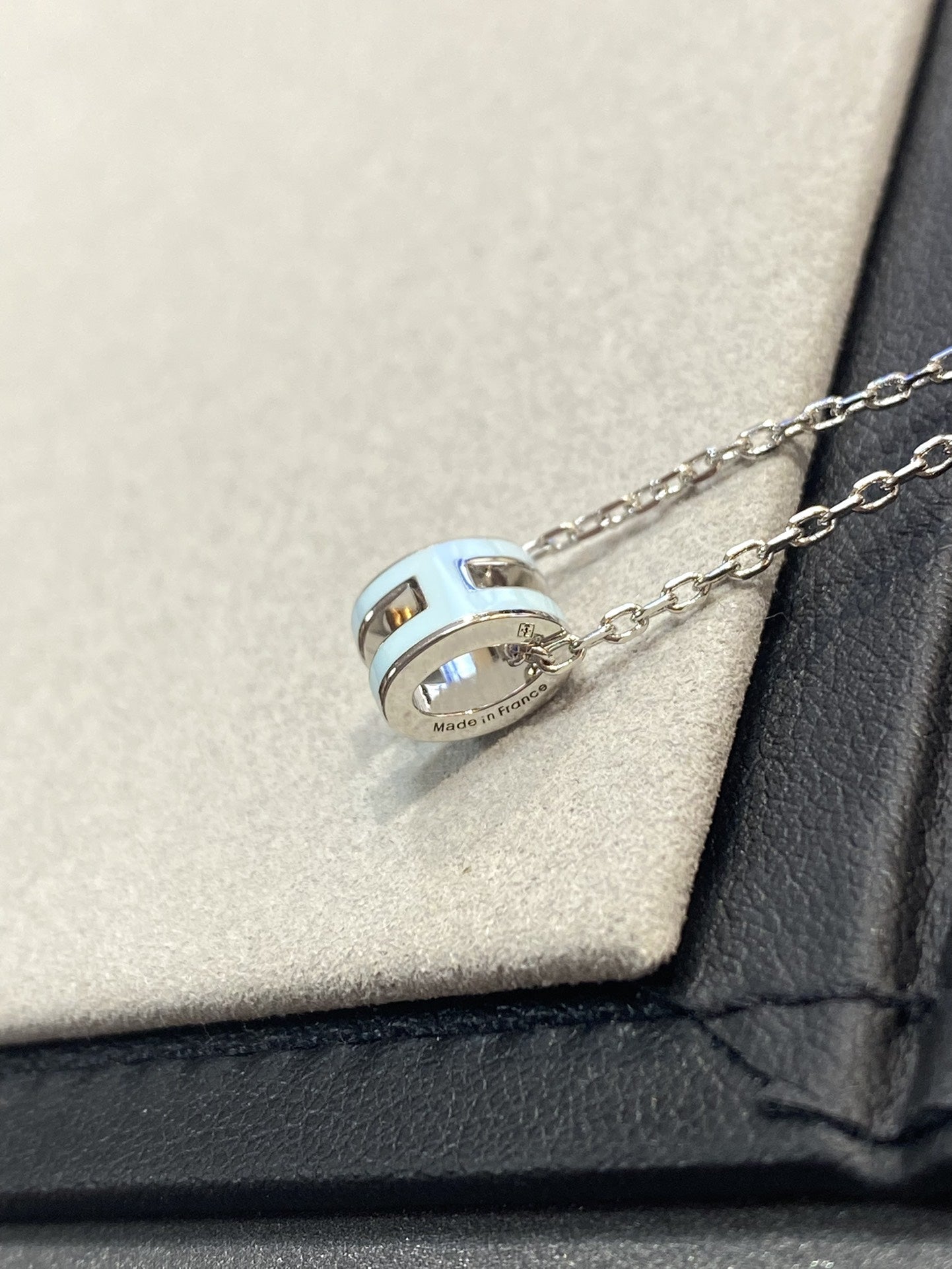 ¡®Glow Jewelry¡¯POP H LIGHT BLUE NECKLACE