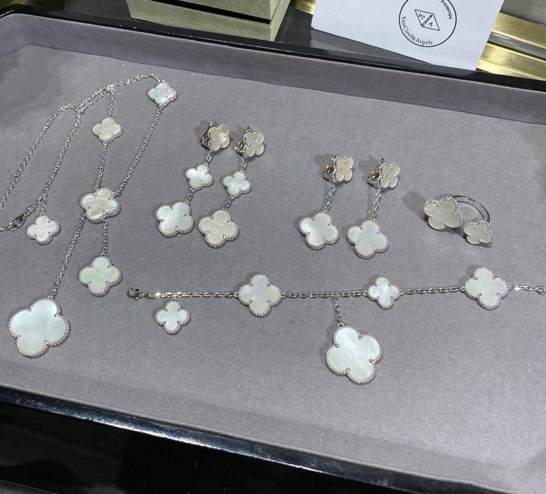 ¡®Glow Jewelry¡¯CLOVER 5 MOTIF WHITE MOP SILVER BRACELET