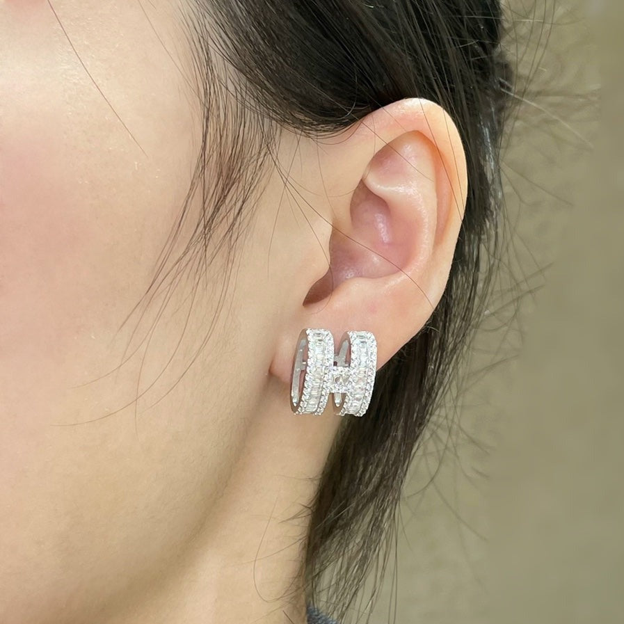 ¡®Glow Jewelry¡¯H STUD EARRINGS WITH SILVER DIAMONDS