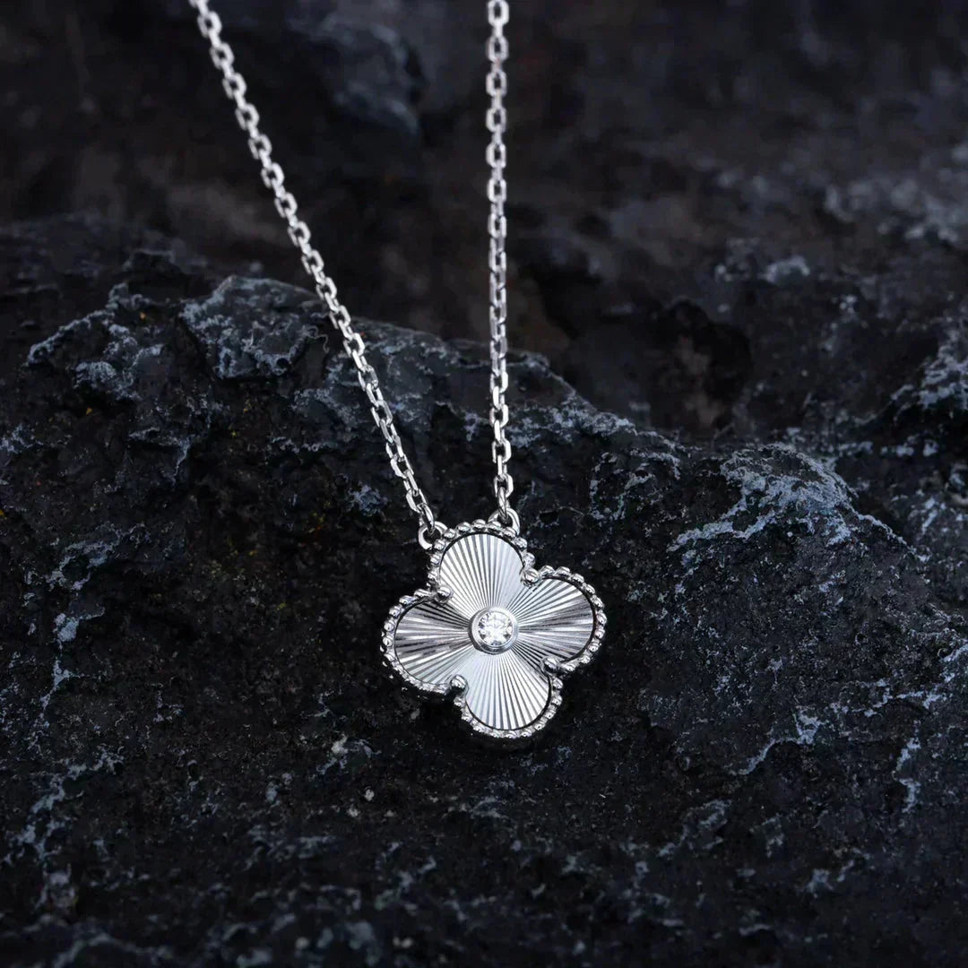 ¡®Glow Jewelry¡¯CLOVER  15MM DIAMOND LASER NECKLACE SILVER