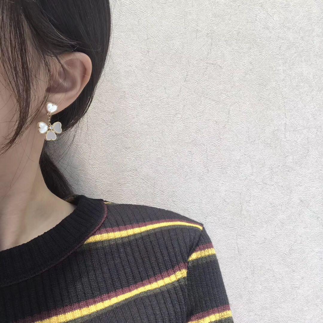 [Glow Jewelry]CLOVER SWEET WHITE MOP EARRINGS