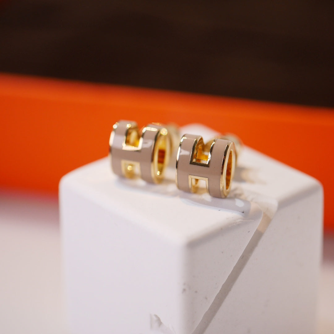 [Glow Jewelry]MINI POP H GOLD EARRINGS GREY