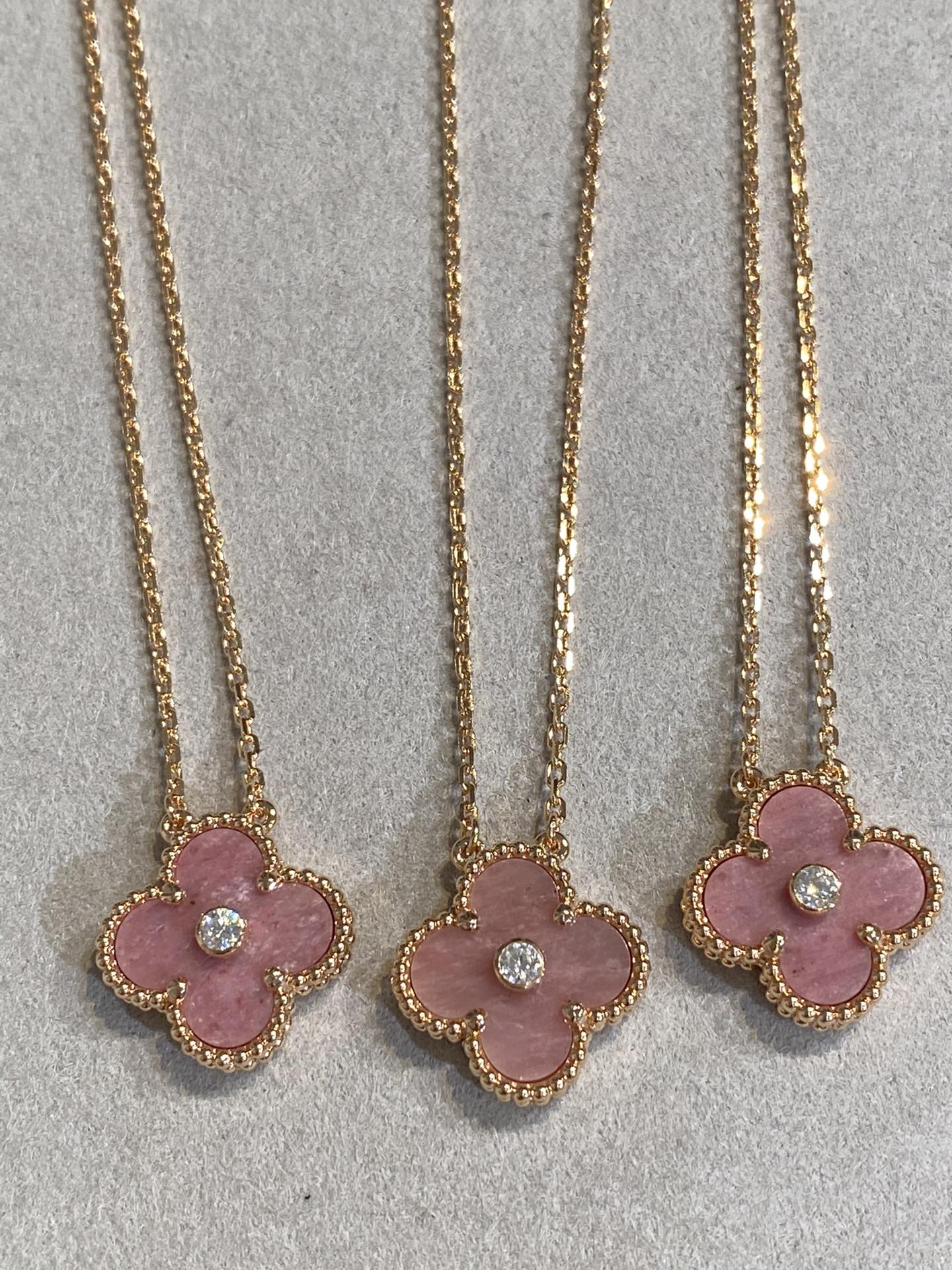[Glow Jewelry]CLOVER 15MM DIAMOND RHODONITE NECKLACE