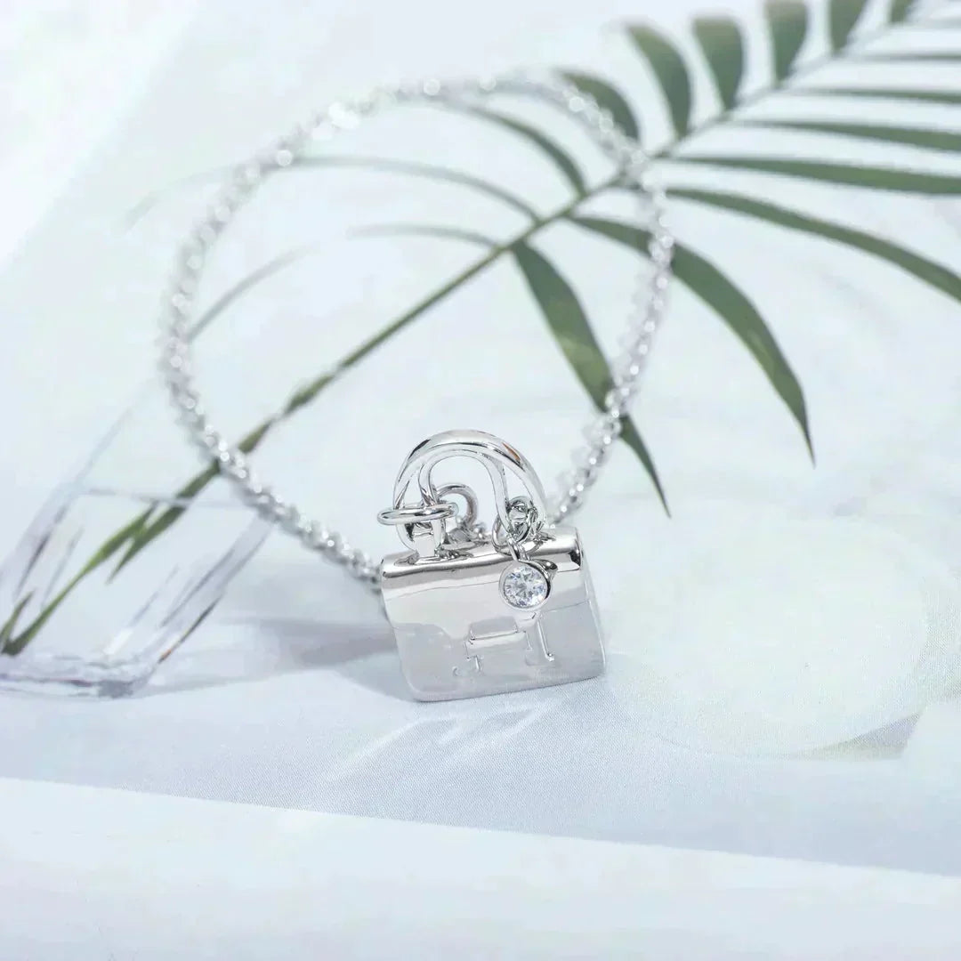 ¡®Glow Jewelry¡¯AMULETTE PEDANT SILVER NECKLACE