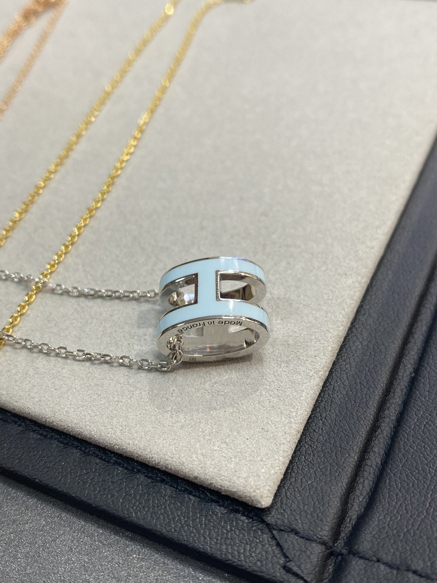 ¡®Glow Jewelry¡¯POP H LIGHT BLUE NECKLACE