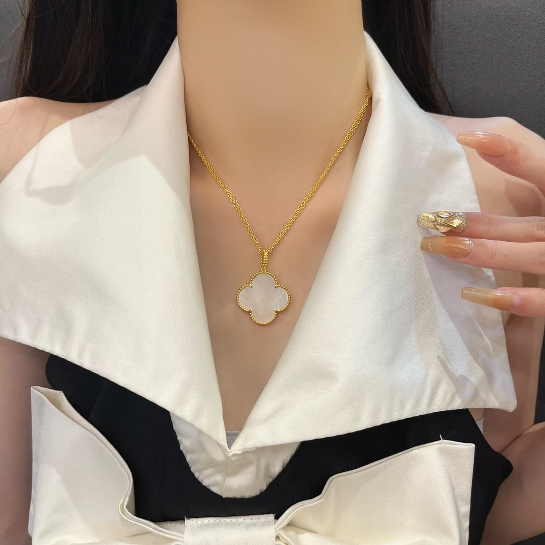 ¡®Glow Jewelry¡¯CLOVER 25MM MOP LARGE PENDANT NECKLACE