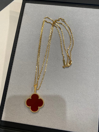 ¡®Glow Jewelry¡¯CLOVER 25MM NECKLACE GOLD CARNELIAN