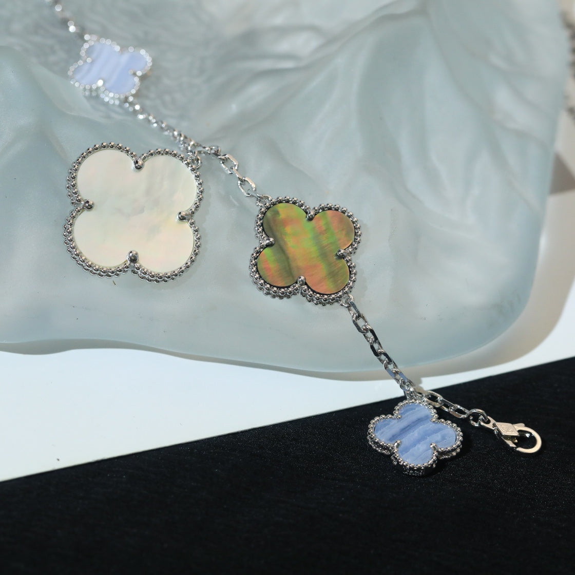 [Glow Jewelry]CLOVER BRACELET 5 MOTIFS MOP CHALCEDONY SILVER