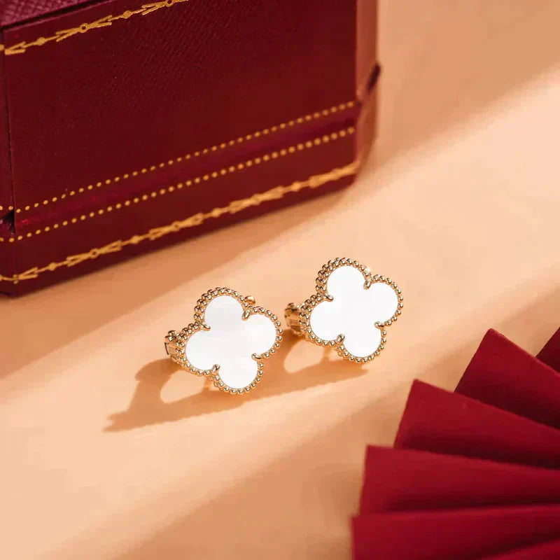 ¡®Glow Jewelry¡¯CLOVER MEDIUM 1 MOTIFS  WHITE MOP STUD EARRINGS