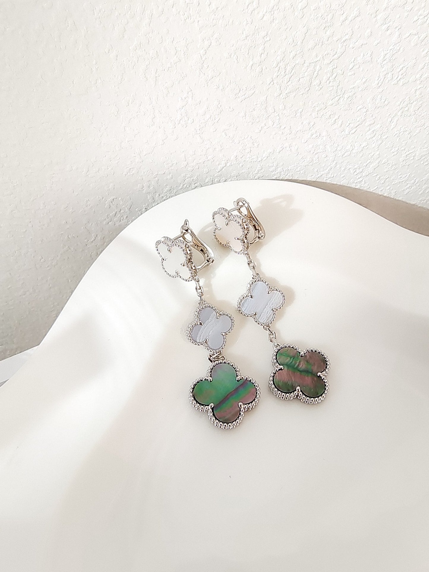 ¡®Glow Jewelry¡¯CLOVER 3 MOTIFS CHALCEDONY DARK MOP SILVER EARRINGS