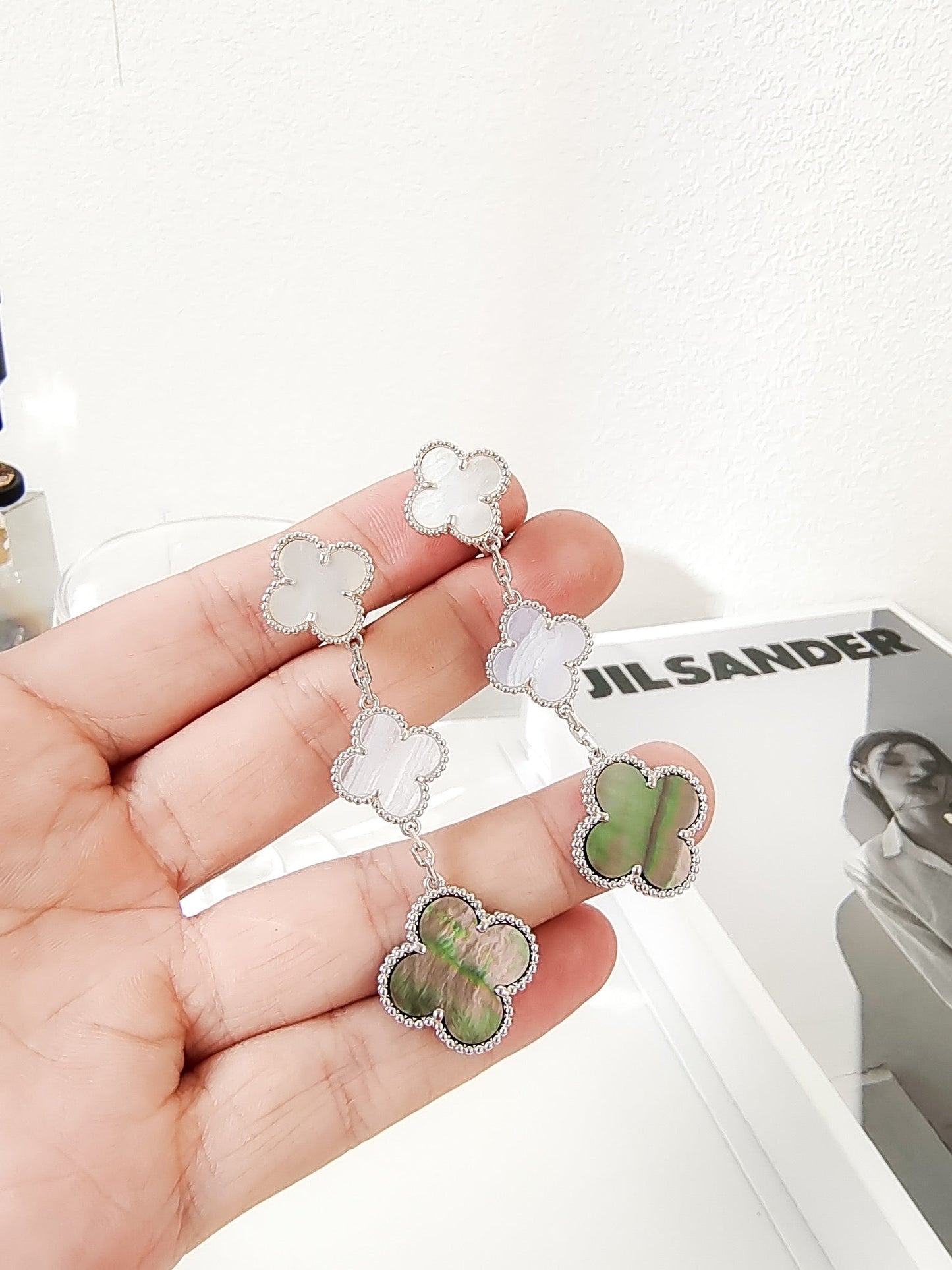 [Glow Jewelry]CLOVER 3 MOTIFS CHALCEDONY DARK MOP SILVER EARRINGS