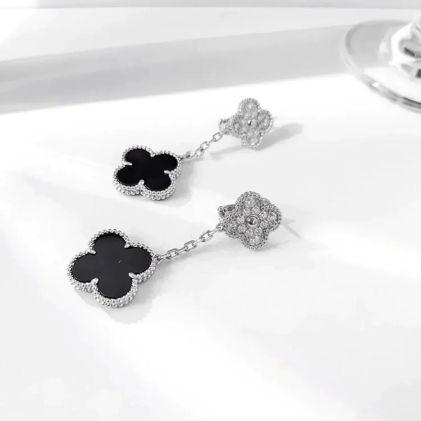 ¡®Glow Jewelry¡¯CLOVER 2 MOTIFS  DIAMOND ONYX EARRINGS SILVER