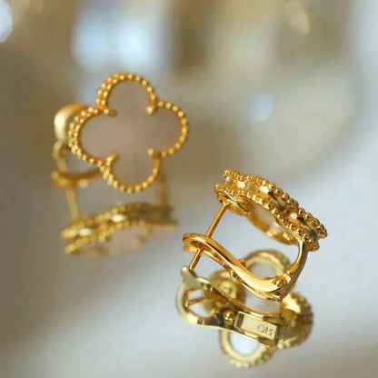 [Glow Jewelry]CLOVER MEDIUM 1 MOTIFS  WHITE MOP STUD EARRINGS