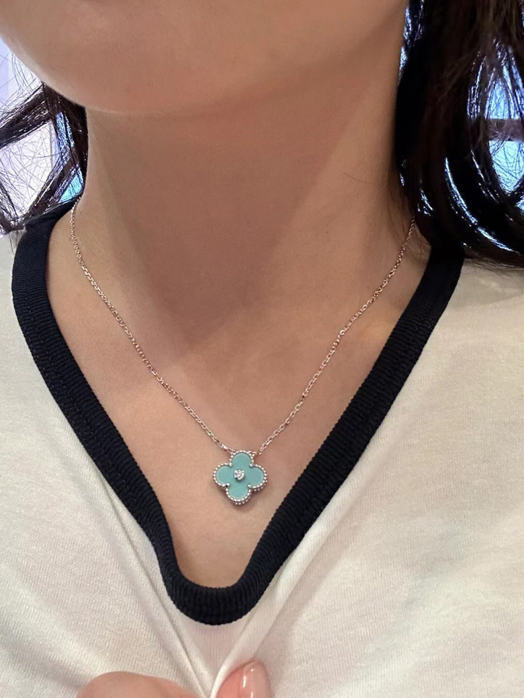 ¡®Glow Jewelry¡¯CLOVER 1 DIAMOND LIGHT BLUE SILVER NECKLACE