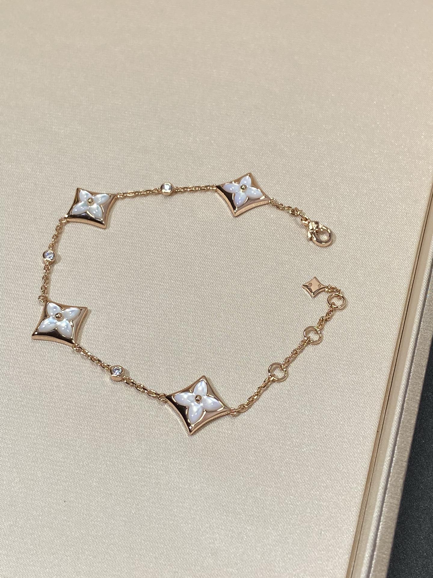 ¡®Glow Jewelry¡¯STAR 4 MOTIF MOP DIAMOND PINK GOLD BRACELET