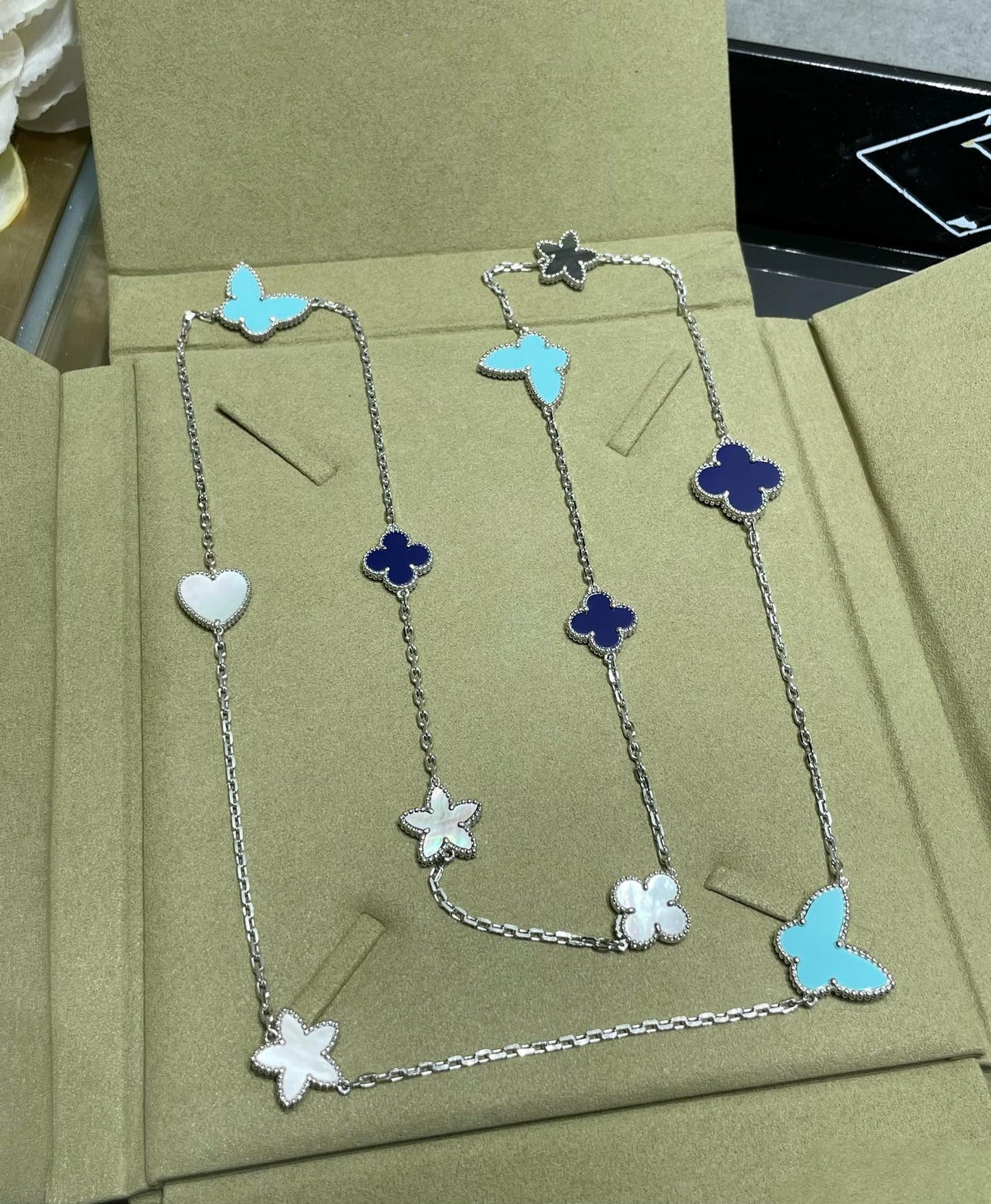 ¡®Glow Jewelry¡¯LUCKY CLOVER SILVER 11 MOTIF NECKLACE