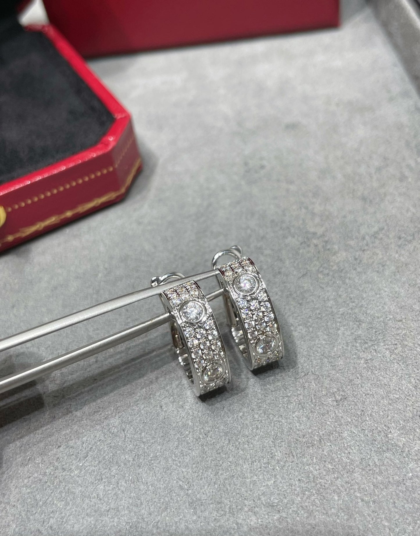 ¡®Glow Jewelry¡¯LOVE 5.5MM DIAMOND PAVED EARRINGS