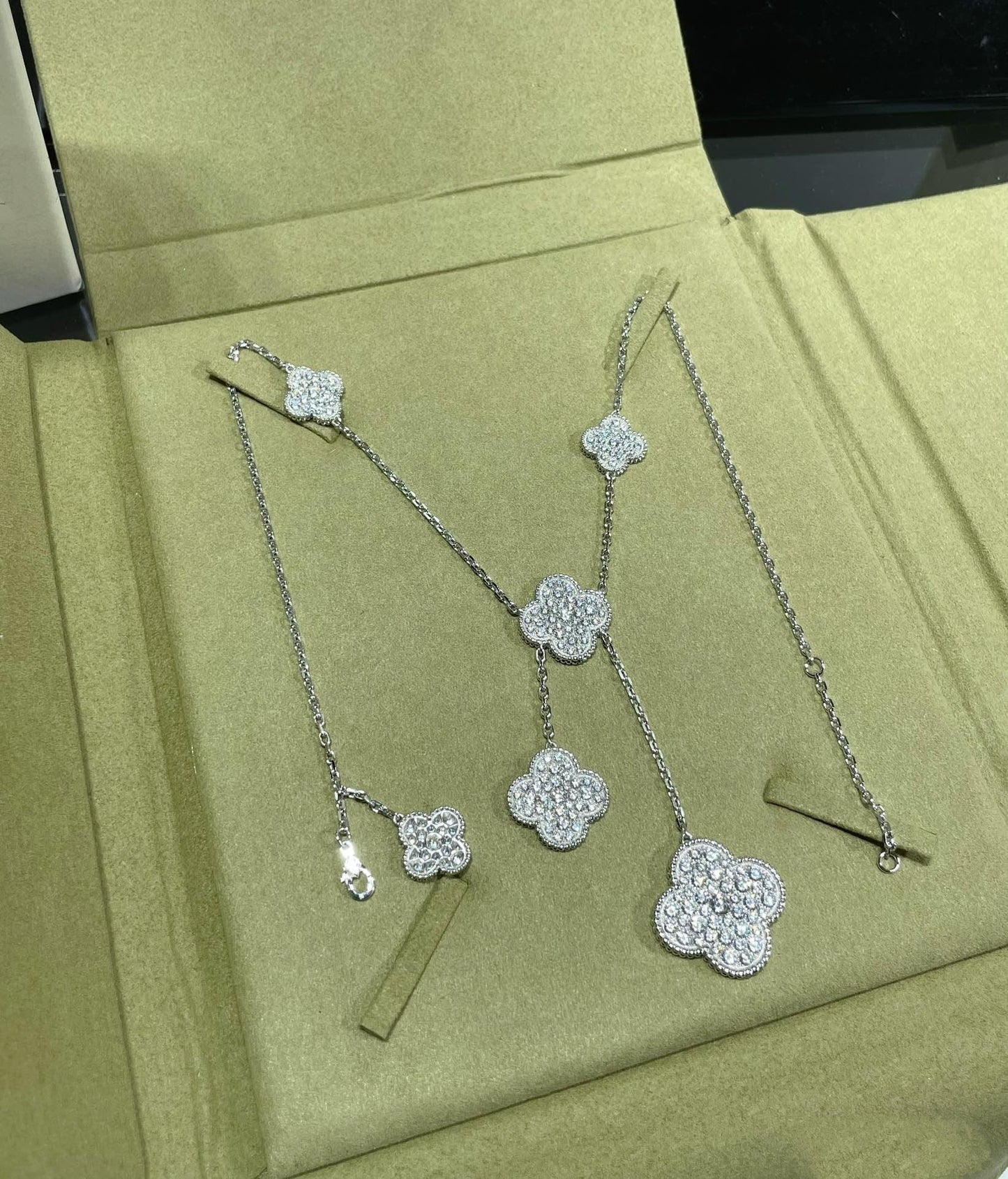 [Glow Jewelry]CLOVER 6 MOTIF DIAMOND PAVED NECKLACE