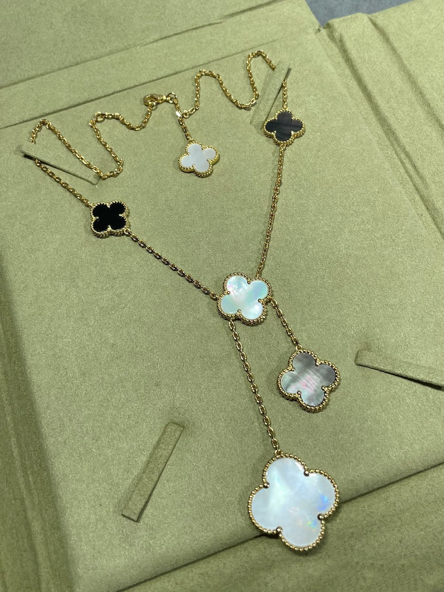 [Glow Jewelry]CLOVER 6 MOTIF MOP ONYX GOLD NECKLACE