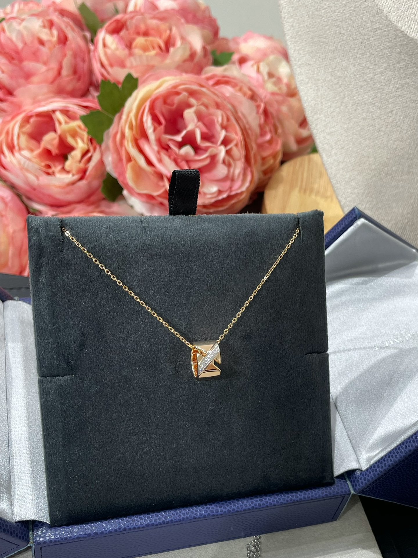 ¡®Glow Jewelry¡¯LIENS EVIDENCE DIAMOND NECKLACE