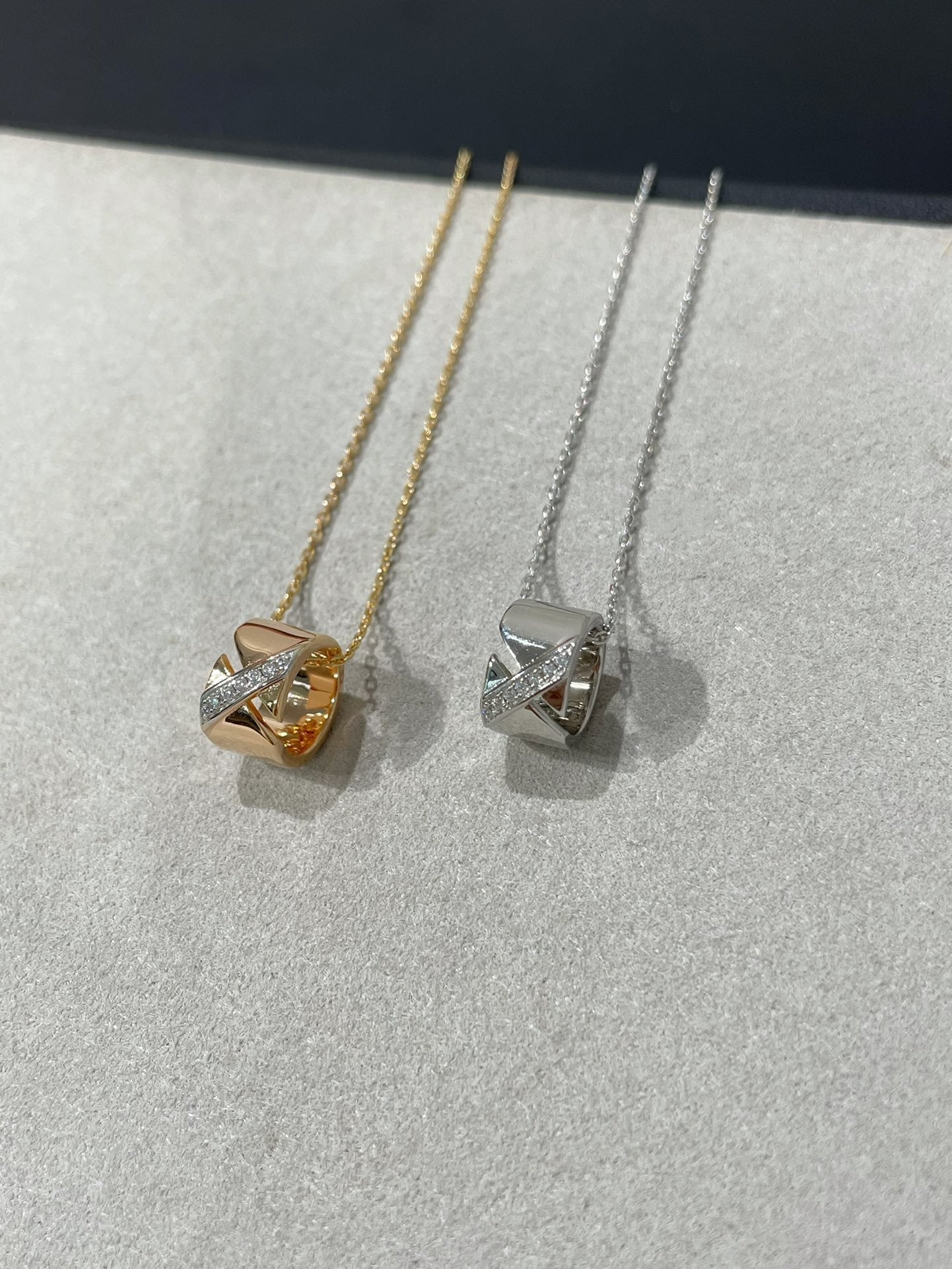¡®Glow Jewelry¡¯LIENS EVIDENCE DIAMOND NECKLACE