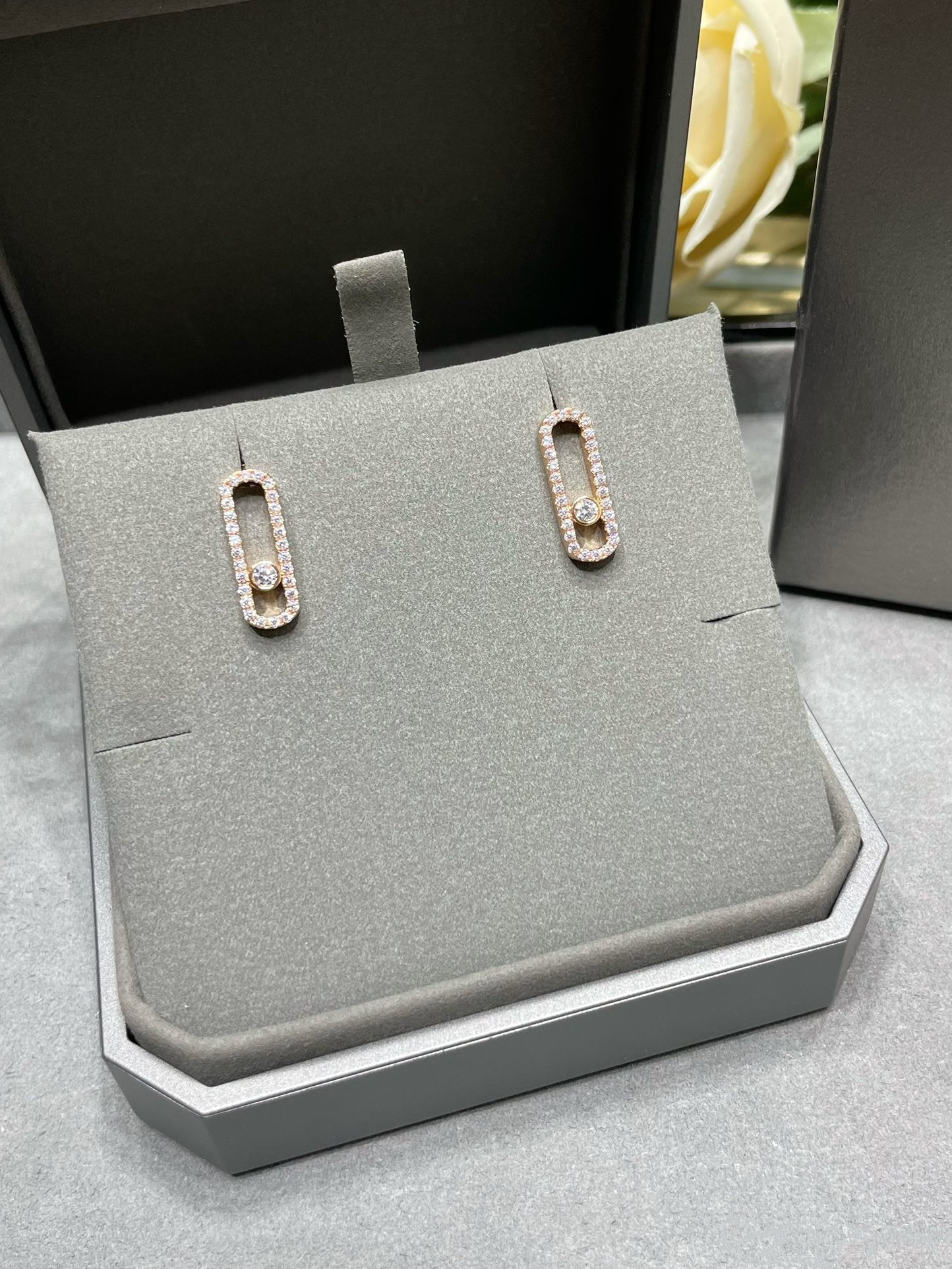 [Glow Jewelry]MOVE UNO STUD DIAMOND PAVED EARRINGS