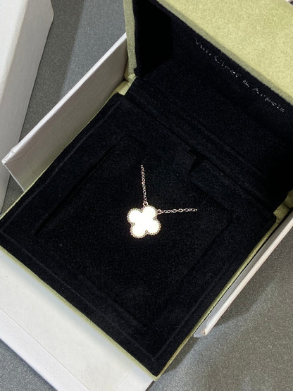 [Glow Jewelry]CLOVER MEDIUM SILVER WHITE MOP NECKLACE