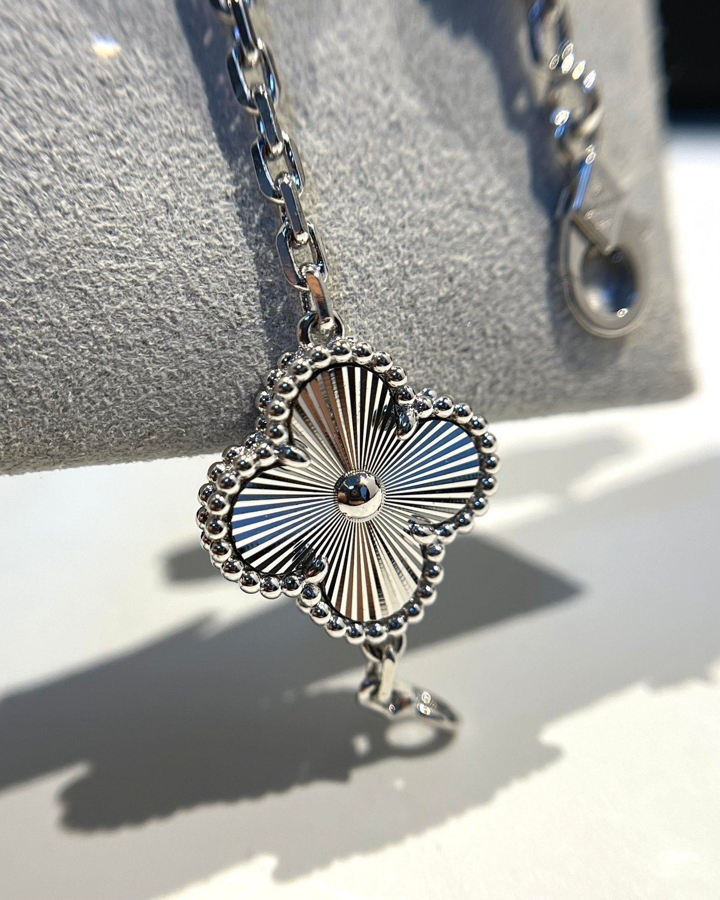[Glow Jewelry]New  CLOVER 5 MOTIF LASER BRACELET COLLECTION