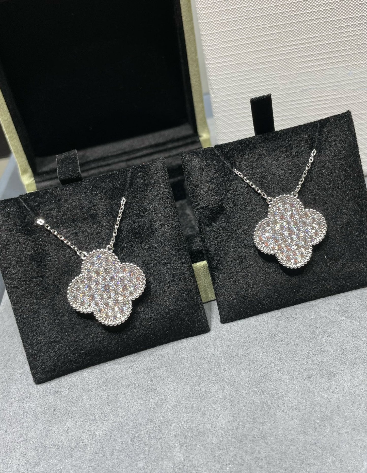 [Glow Jewelry]CLOVER 25MM LARGE PENDANT DIAMOND PAVED SILVER NECKLACE