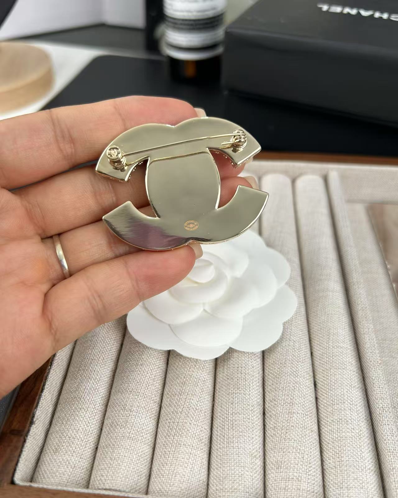 [Glow Jewelry]Pink Resin Classic Brooch 5cm