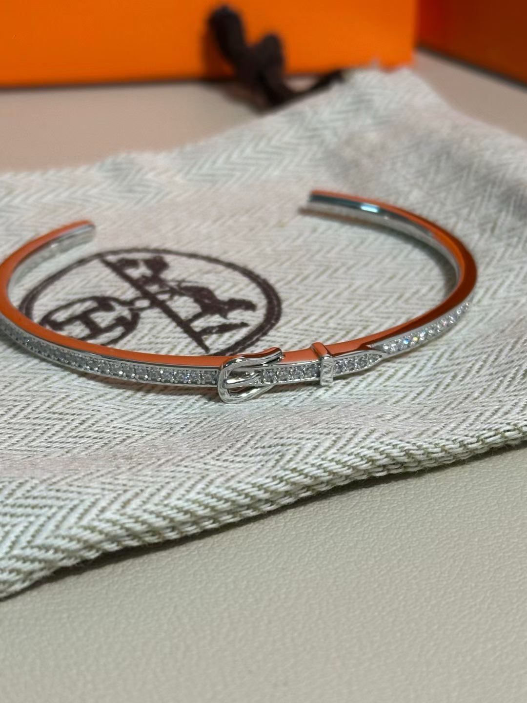 [Glow Jewelry] DIAMOND-ENCRUSTED BRACELET THREE COLORS