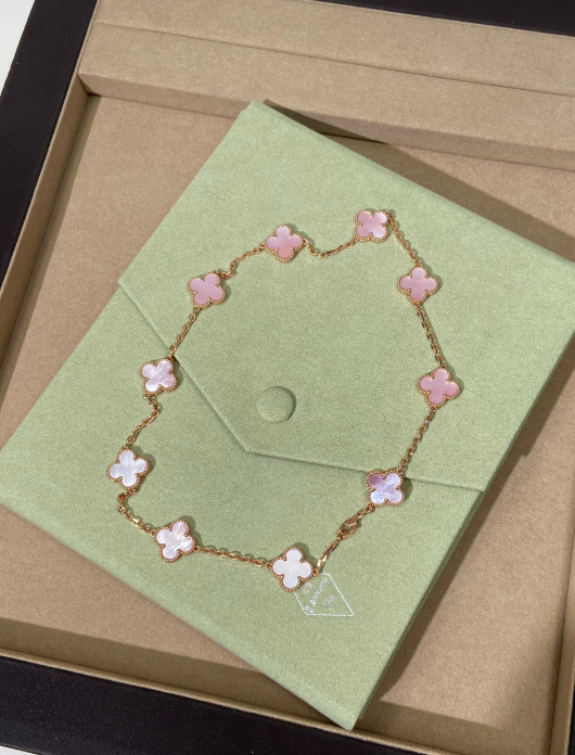 [Glow Jewelry Jewellery] Pink Necklace with Ten Clover Designs