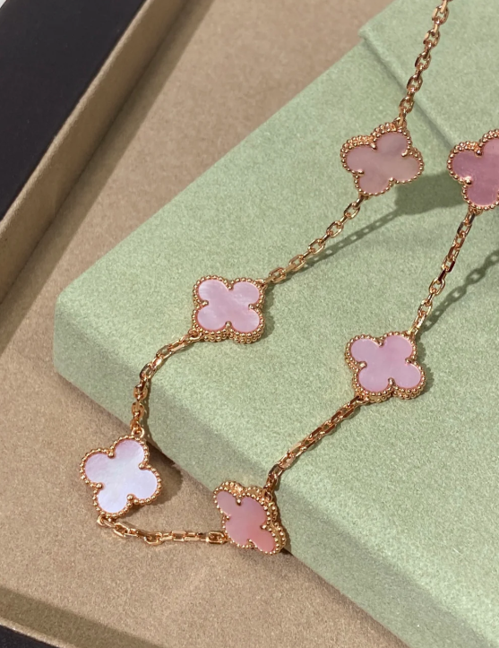 [Glow Jewelry Jewellery] Pink Necklace with Ten Clover Designs
