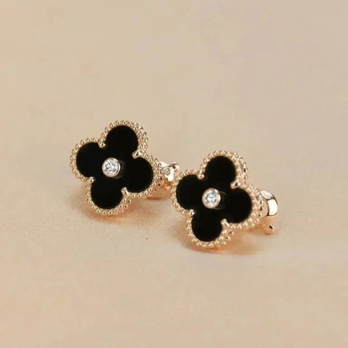 ¡®Glow Jewelry¡¯CLOVER MEDIUM 1 MOTIFS ONYX DIAMOND EARRINGS