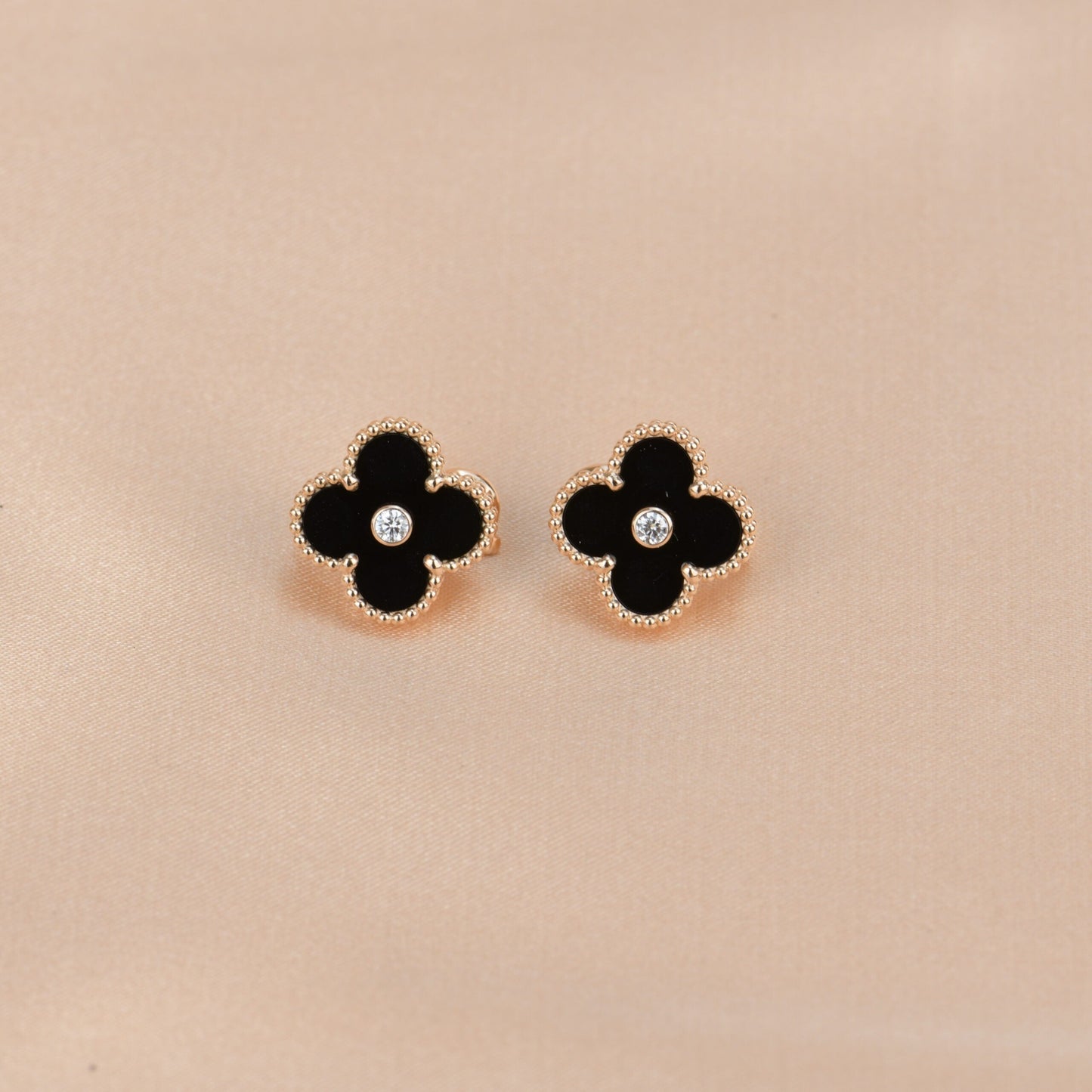 [Glow Jewelry]CLOVER MEDIUM 1 MOTIFS ONYX DIAMOND EARRINGS