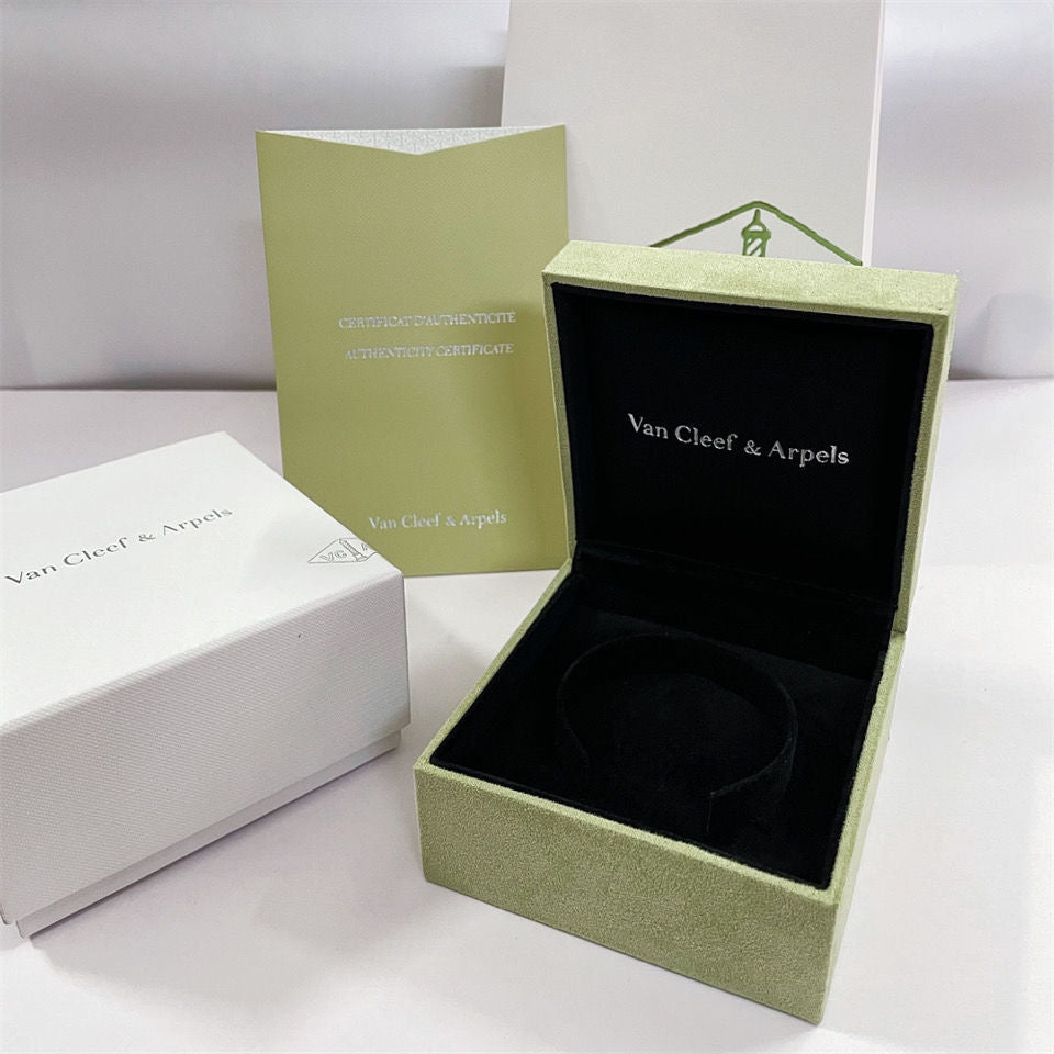 ¡®Glow Jewelry¡¯VA CLOVER BRACELET NECKLACE RING BOX GIFT BAG