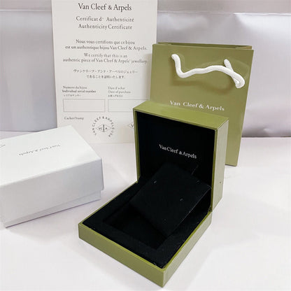 ¡®Glow Jewelry¡¯VA CLOVER BRACELET NECKLACE RING BOX GIFT BAG
