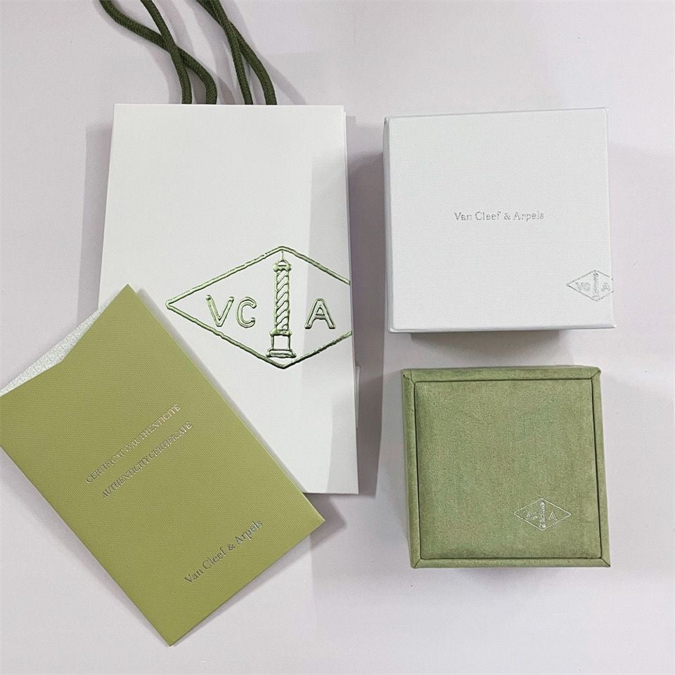 ¡®Glow Jewelry¡¯VA CLOVER BRACELET NECKLACE RING BOX GIFT BAG