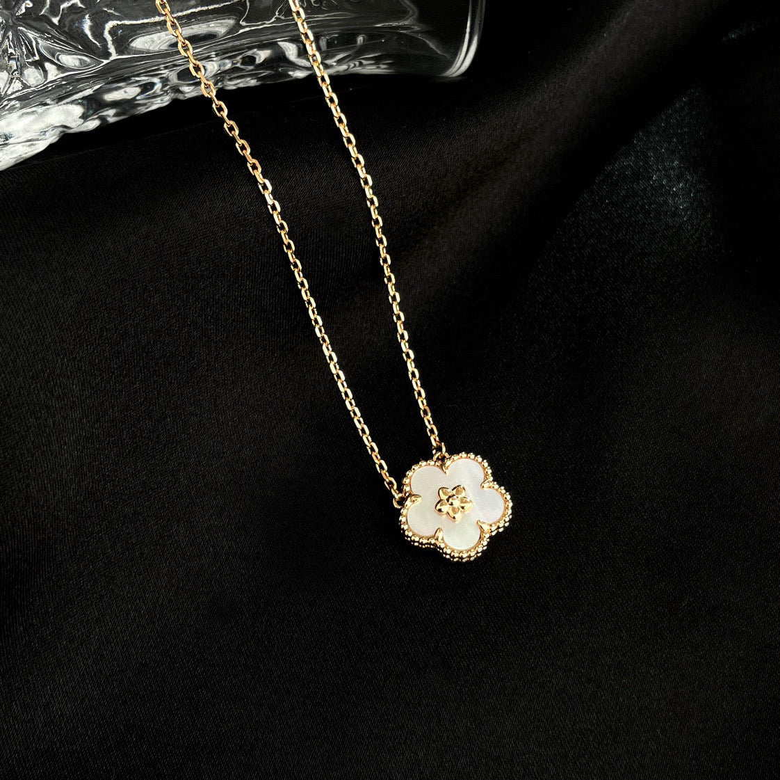 ¡®Glow Jewelry¡¯LUCKY  WHITE MOP  PLUM BLOSSOM NECKLACE