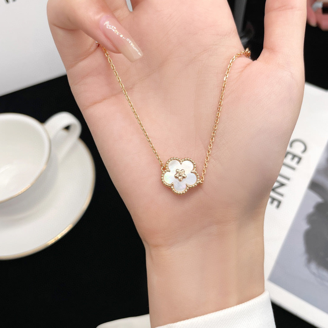 ¡®Glow Jewelry¡¯LUCKY WHITE MOP PLUM BLOSSOM  BRACELET