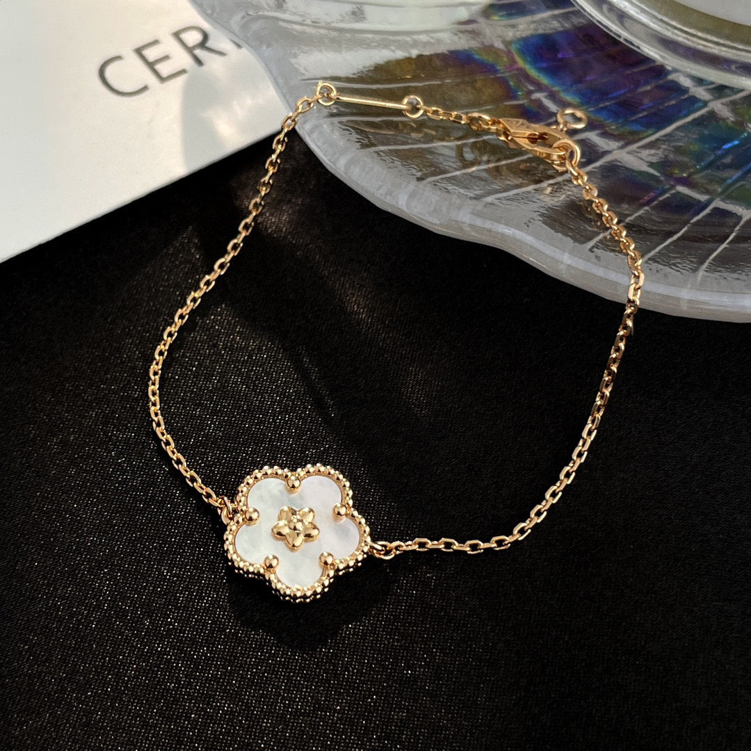 ¡®Glow Jewelry¡¯LUCKY WHITE MOP PLUM BLOSSOM  BRACELET