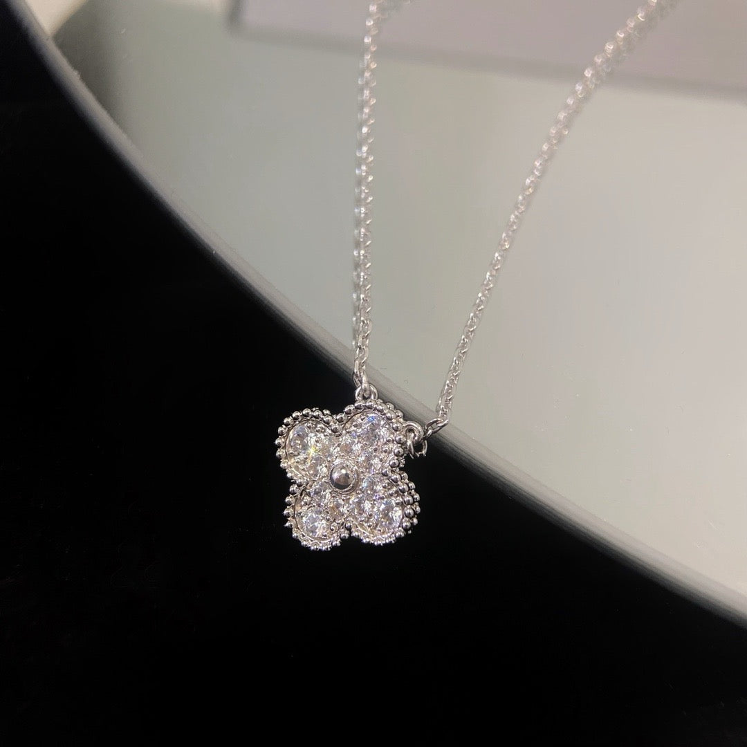 ¡®Glow Jewelry¡¯CLOVER 15MM DIAMOND SINGLE FLOWER NECKLACE