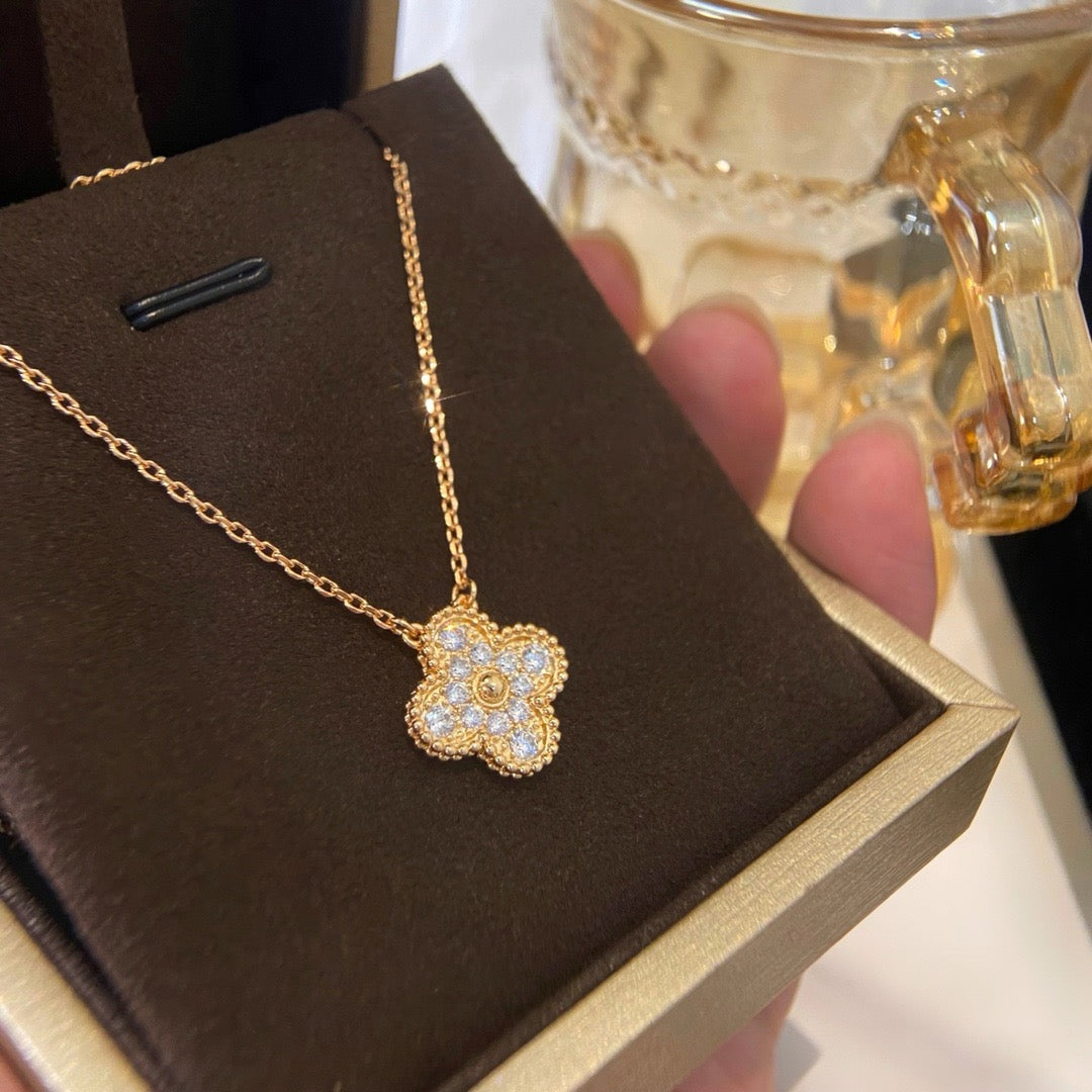 ¡®Glow Jewelry¡¯CLOVER 15MM DIAMOND SINGLE FLOWER NECKLACE