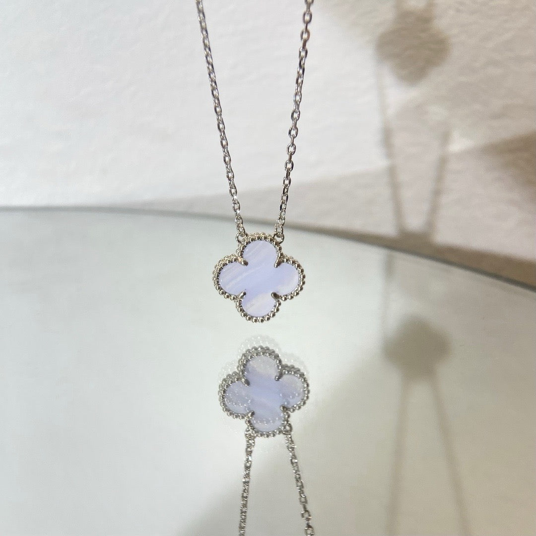 ¡®Glow Jewelry¡¯CLOVER 15MM BLUE CHALCEDONY NECKLACE SILVER