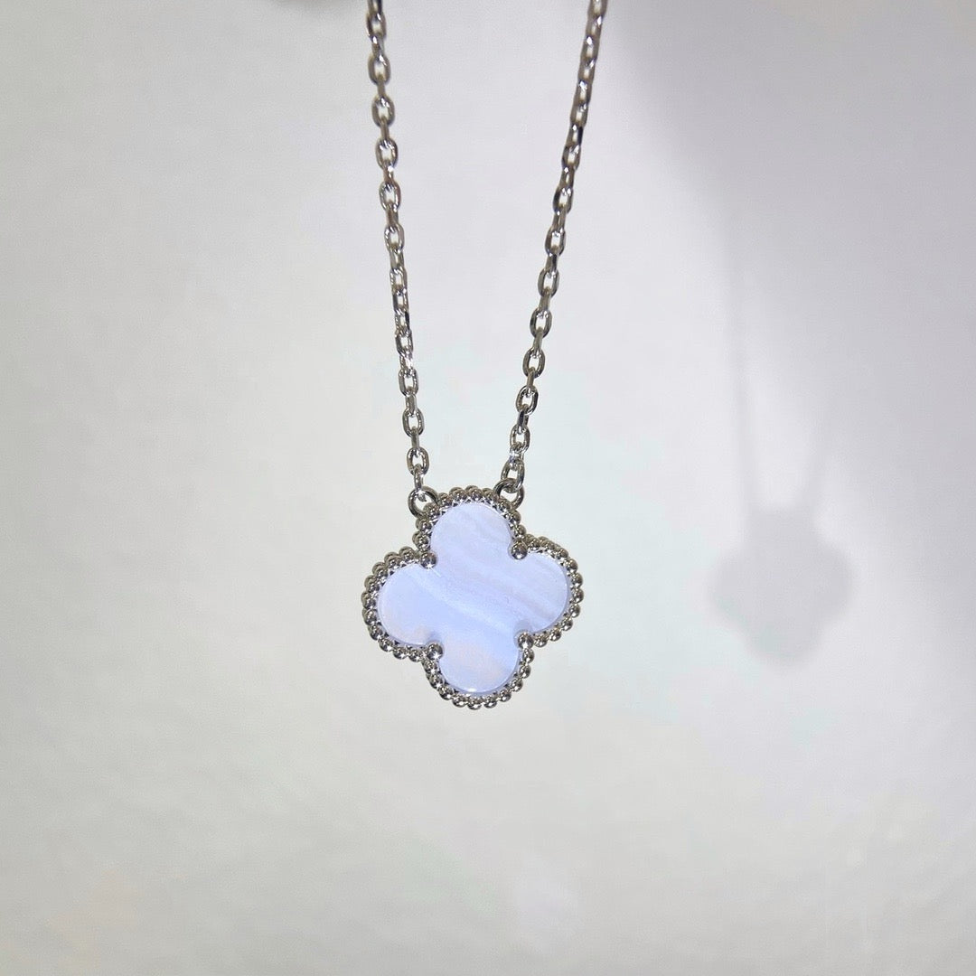 ¡®Glow Jewelry¡¯CLOVER 15MM BLUE CHALCEDONY NECKLACE SILVER