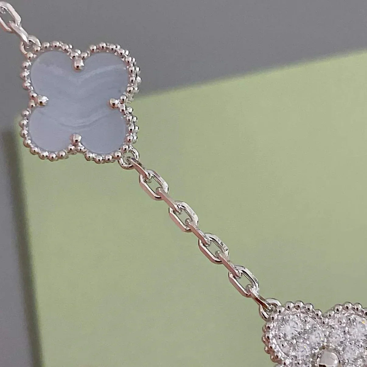 [Glow Jewelry]New  CLOVER 5 MOTIF PURPLE CHALCEDONY BRACELET COLLECTION
