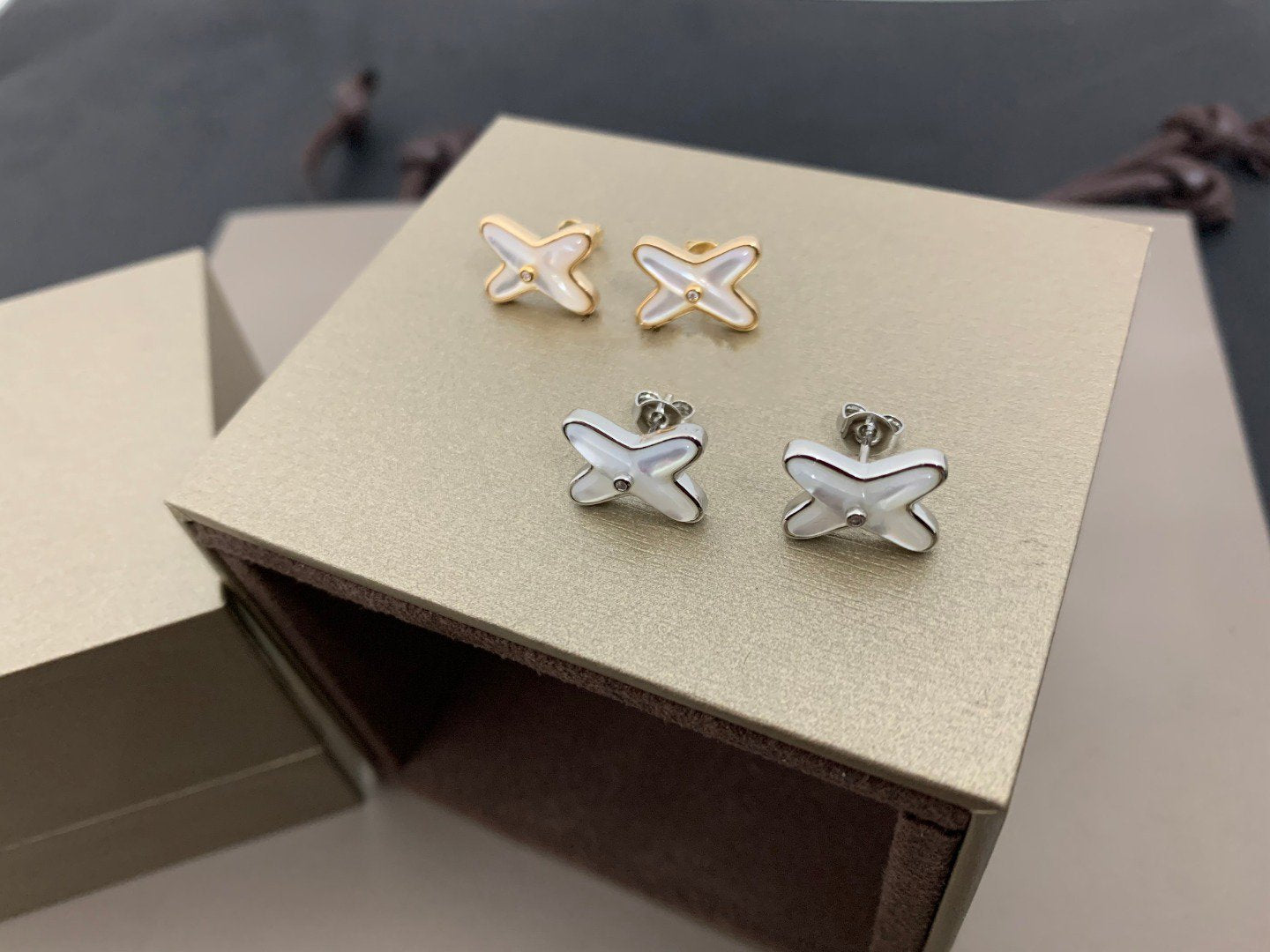 [Glow Jewelry]JEUX DE WHITE MOP SILVER DIAMOND EARRINGS