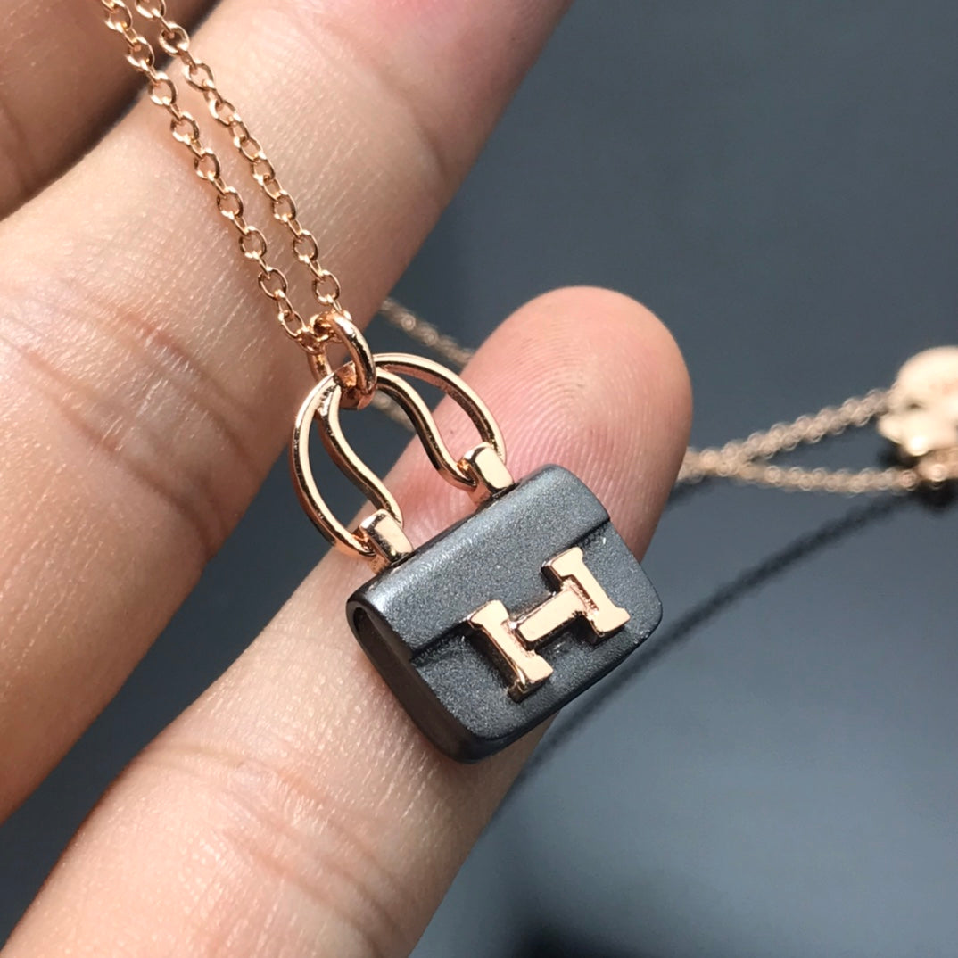 ¡®Glow Jewelry¡¯WOMEN'S HM AMULETTES CONSTANCE PENDANT NECKLACE