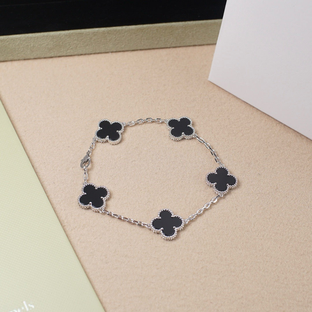 [Glow Jewelry]New CLOVER 5 MOTIF ONYXS BRACELET COLLECTION