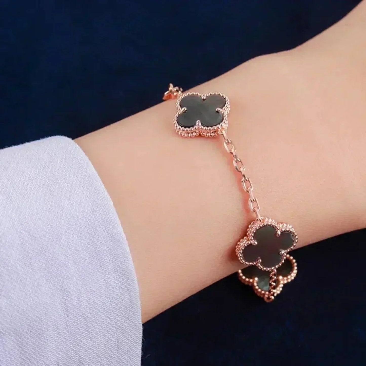 [Glow Jewelry]New CLOVER 5 MOTIF GRAY MOP BRACELET COLLECTION